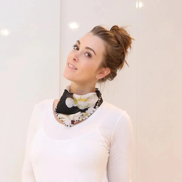 Lace back asymmetrical top - Picture 8 of 9